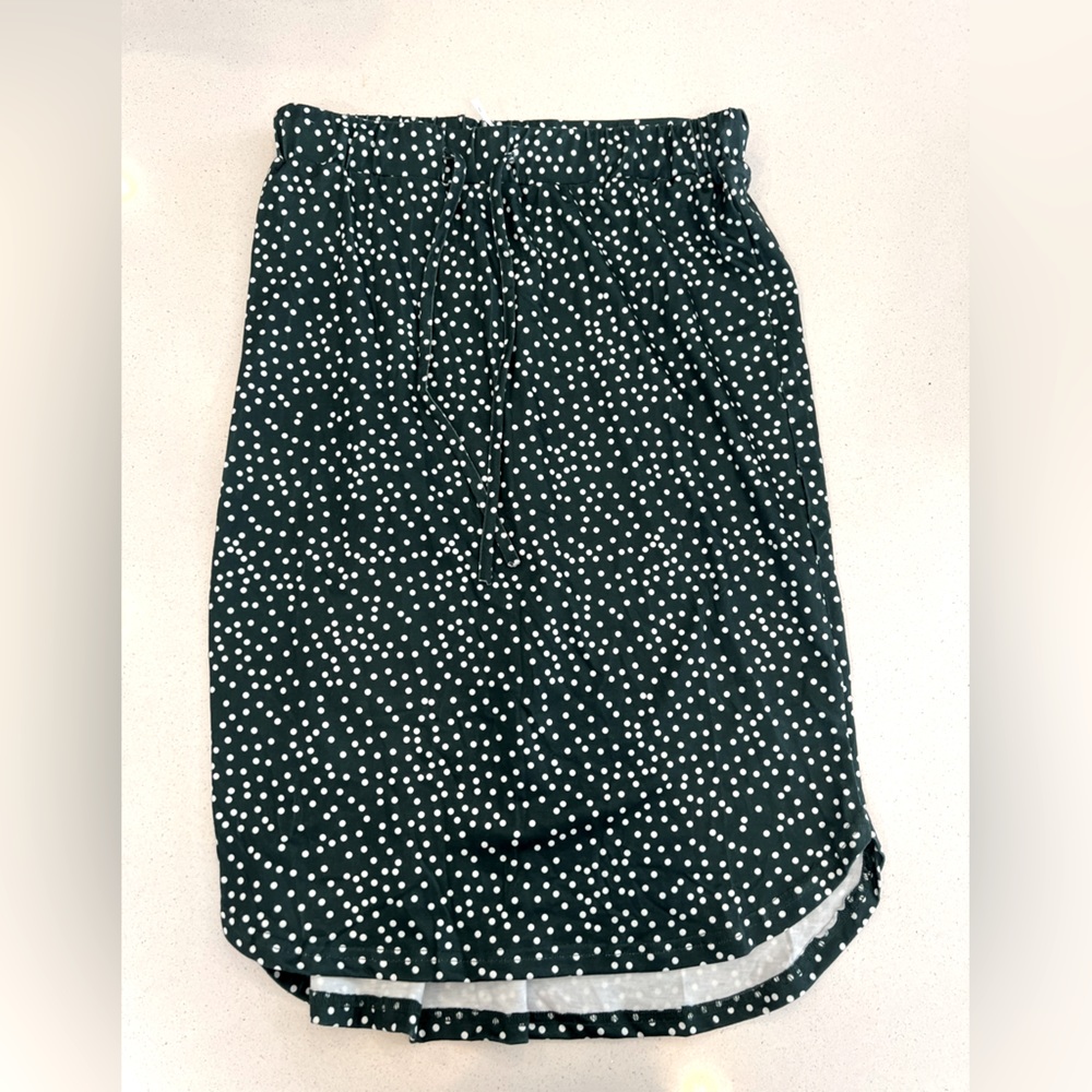 Green polka dot stretchy skirt. Size small